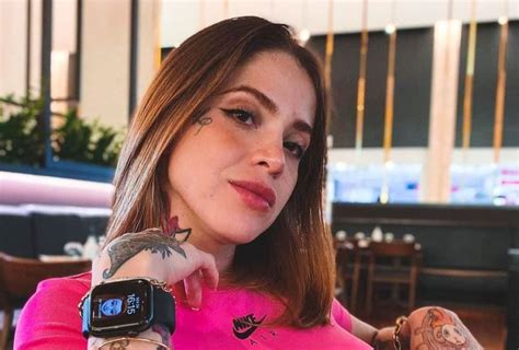 maru karv ig|Conheça a ex.